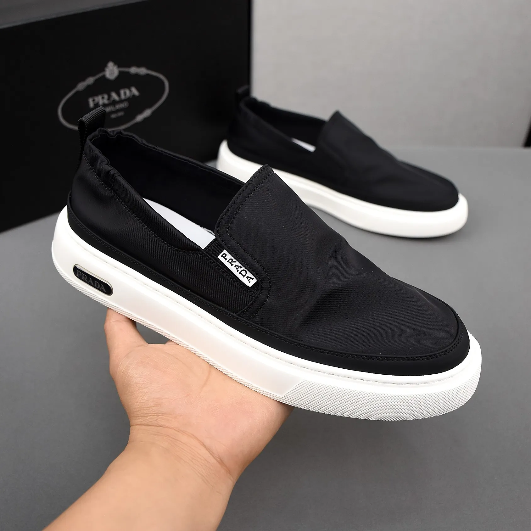 PP380❣️❣️❣️Prada breathable cloth shoes, the upper is made of comfortable and breathable fabric, and the ultra-light soft foam outsole. Men's size 39-44.